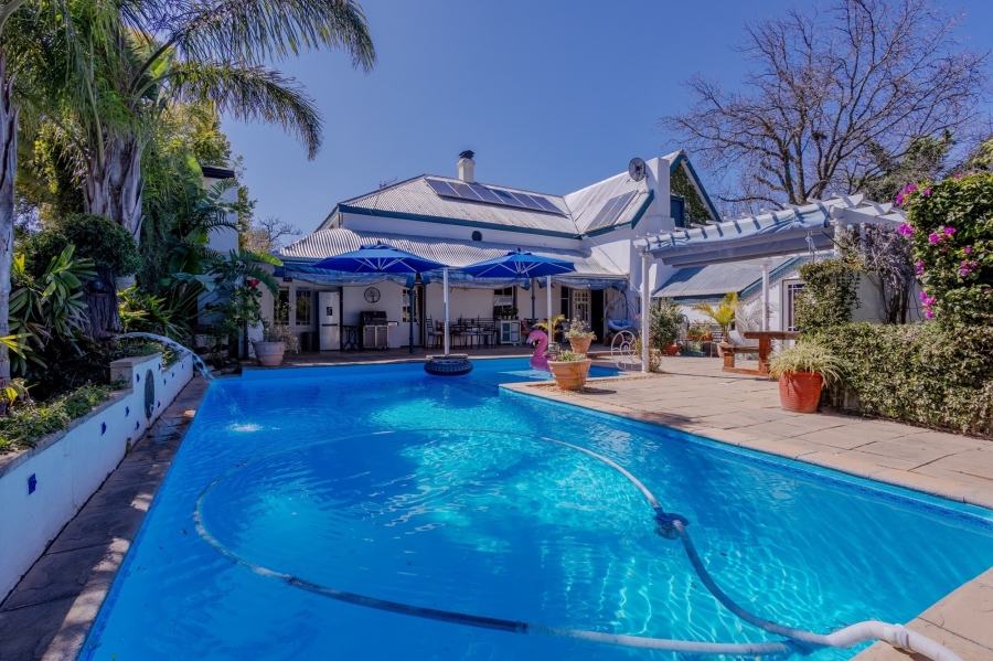 5 Bedroom Property for Sale in Uitsig Western Cape